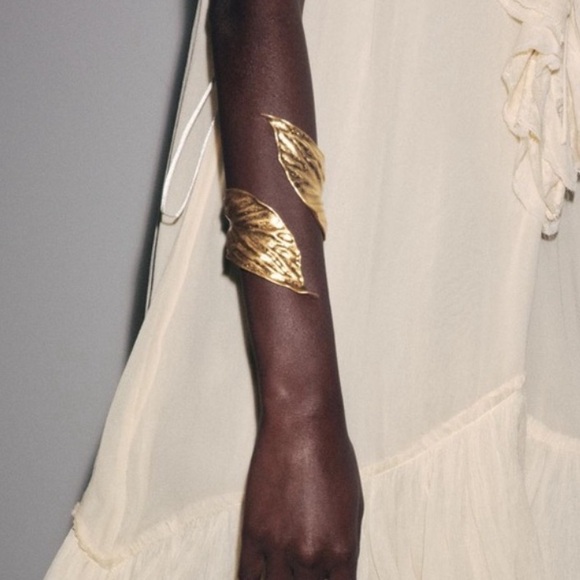 Zara Jewelry - Zara Golden Metal Bracelet with Leaf Design NWT 1856 / 223